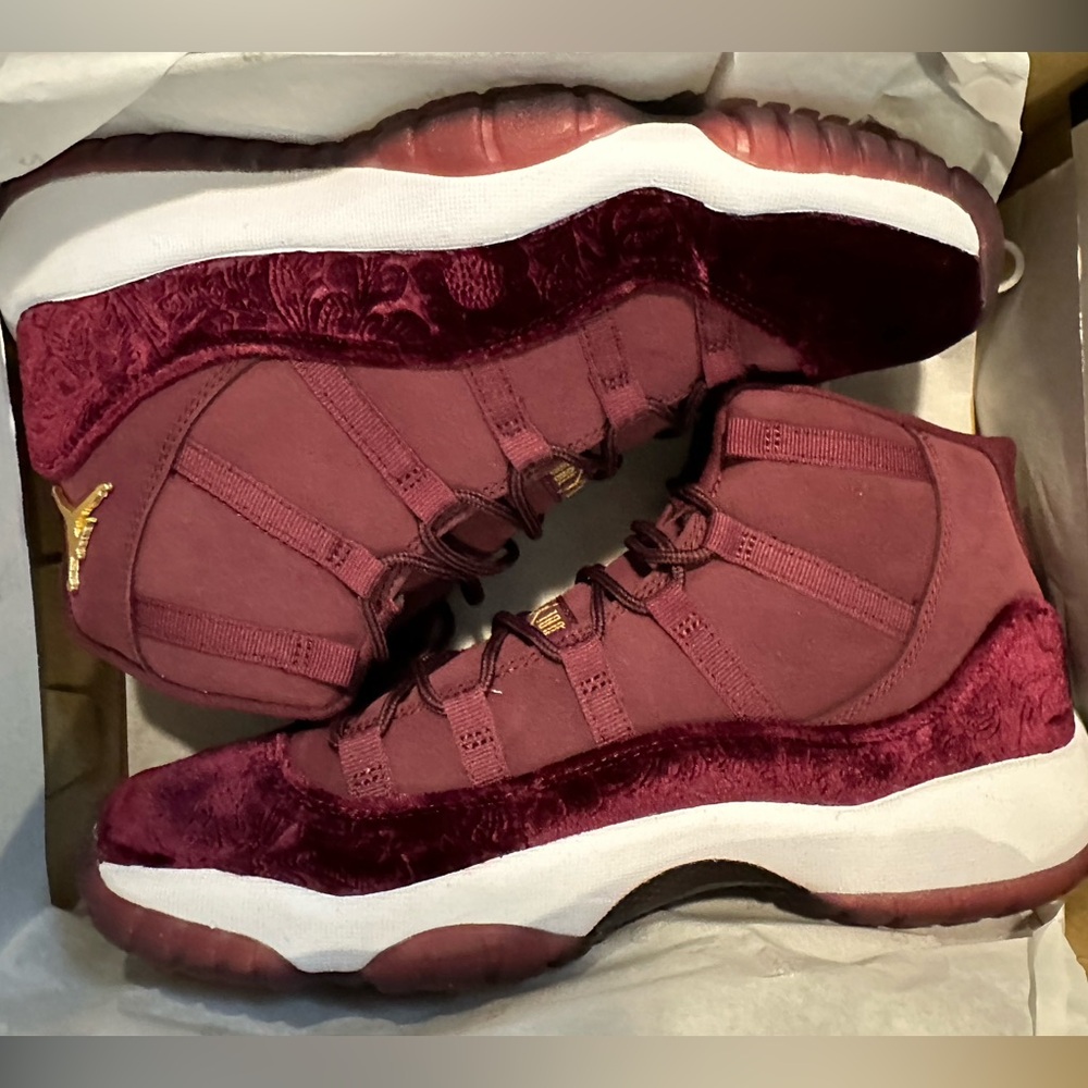 Air Jordan 11 Retro Velvet